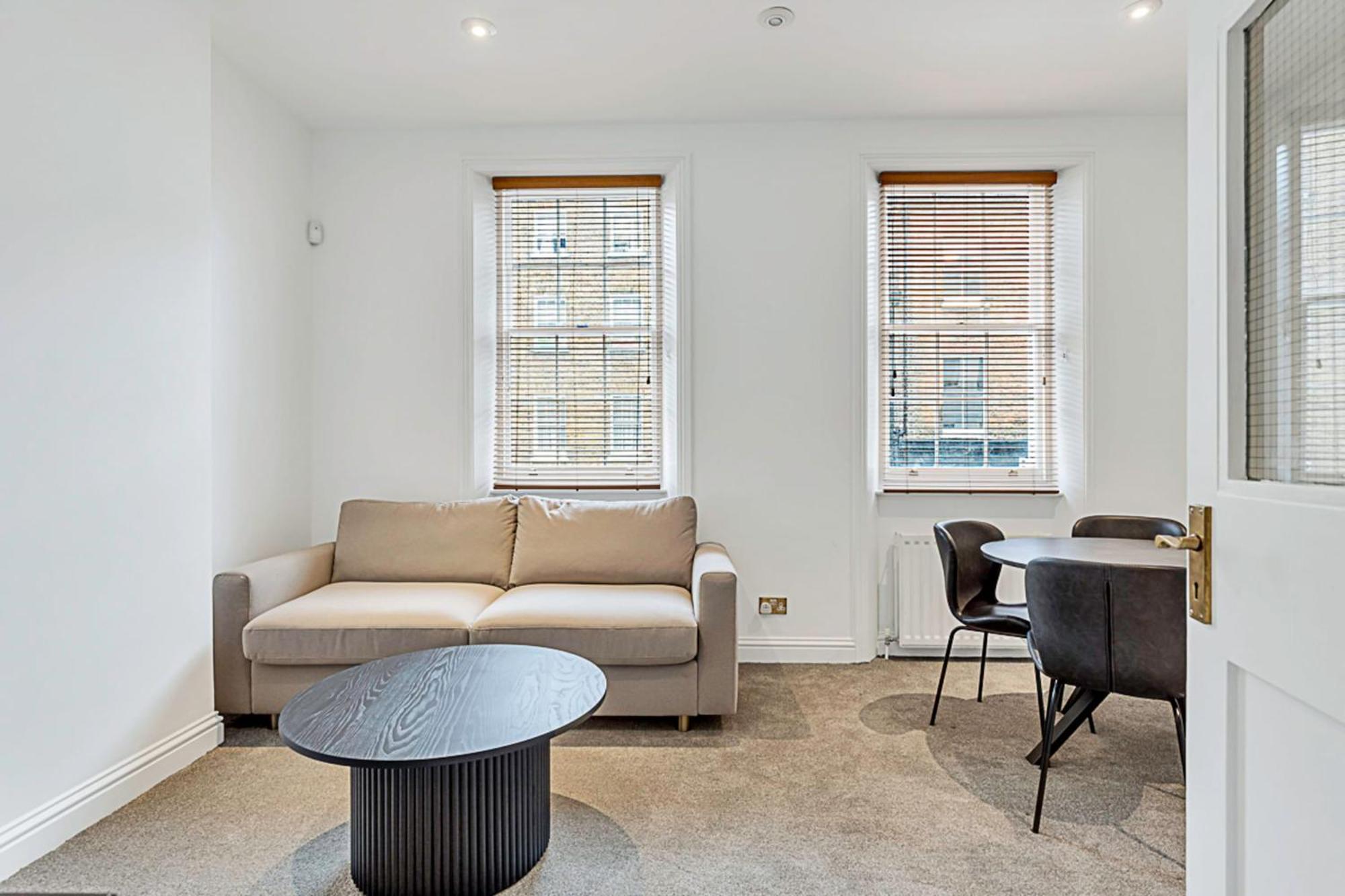 A One-bedroom Situated In * Londra