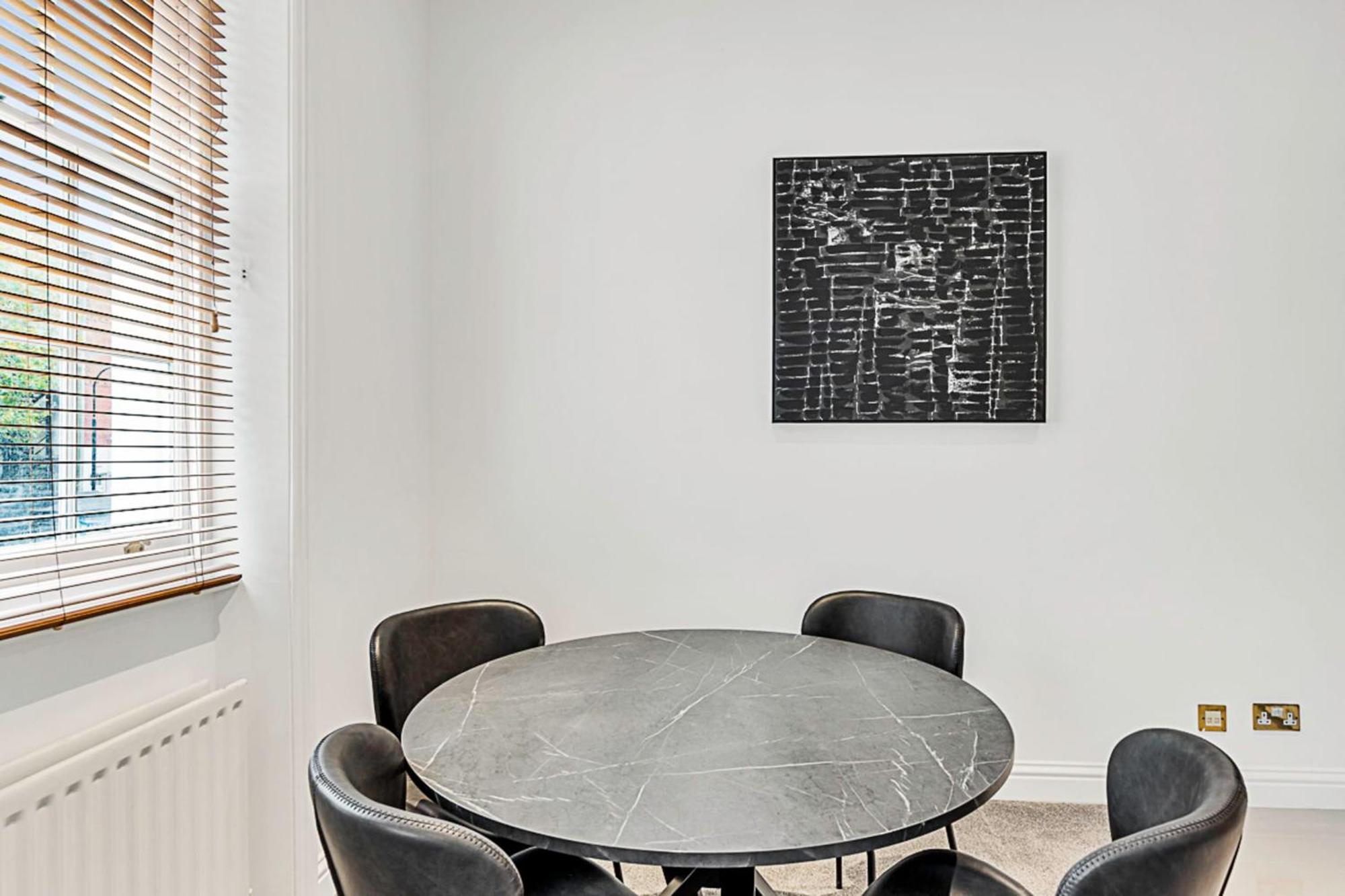A One-bedroom Situated In Londra