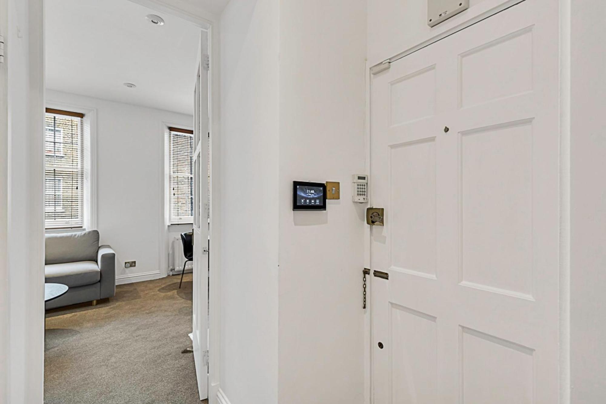 A One-bedroom Situated In * Londra