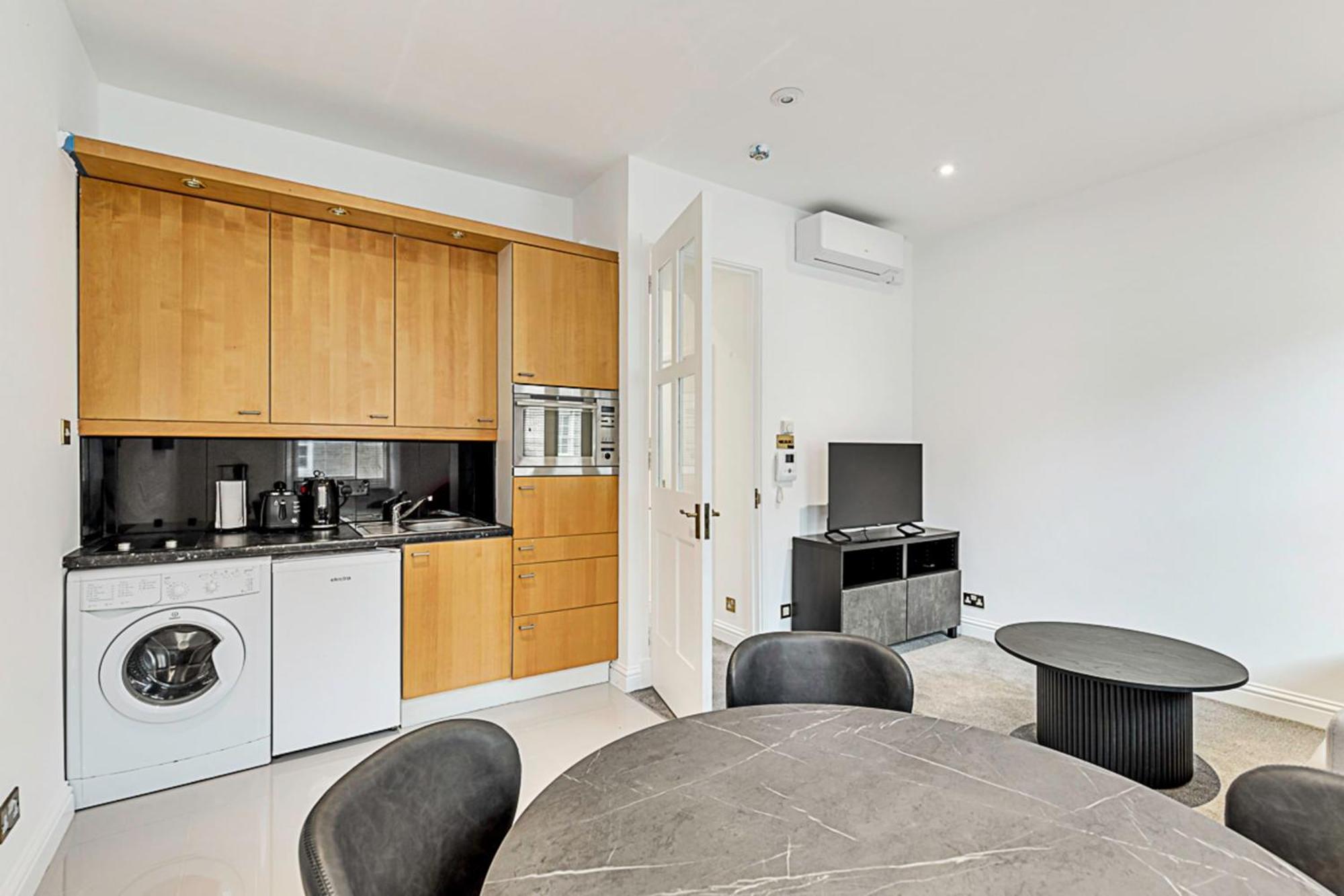 A One-bedroom Situated In * Londra