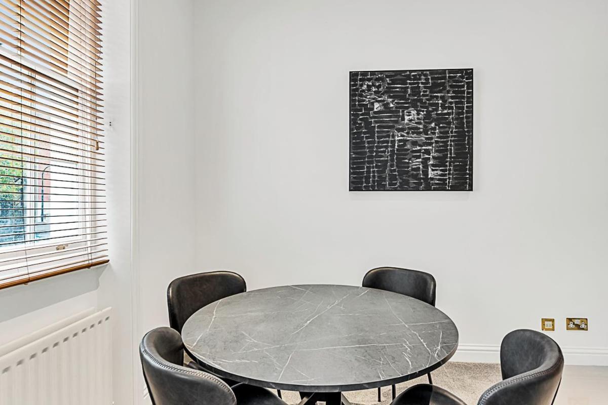 A One-bedroom Situated In Appartamento *
