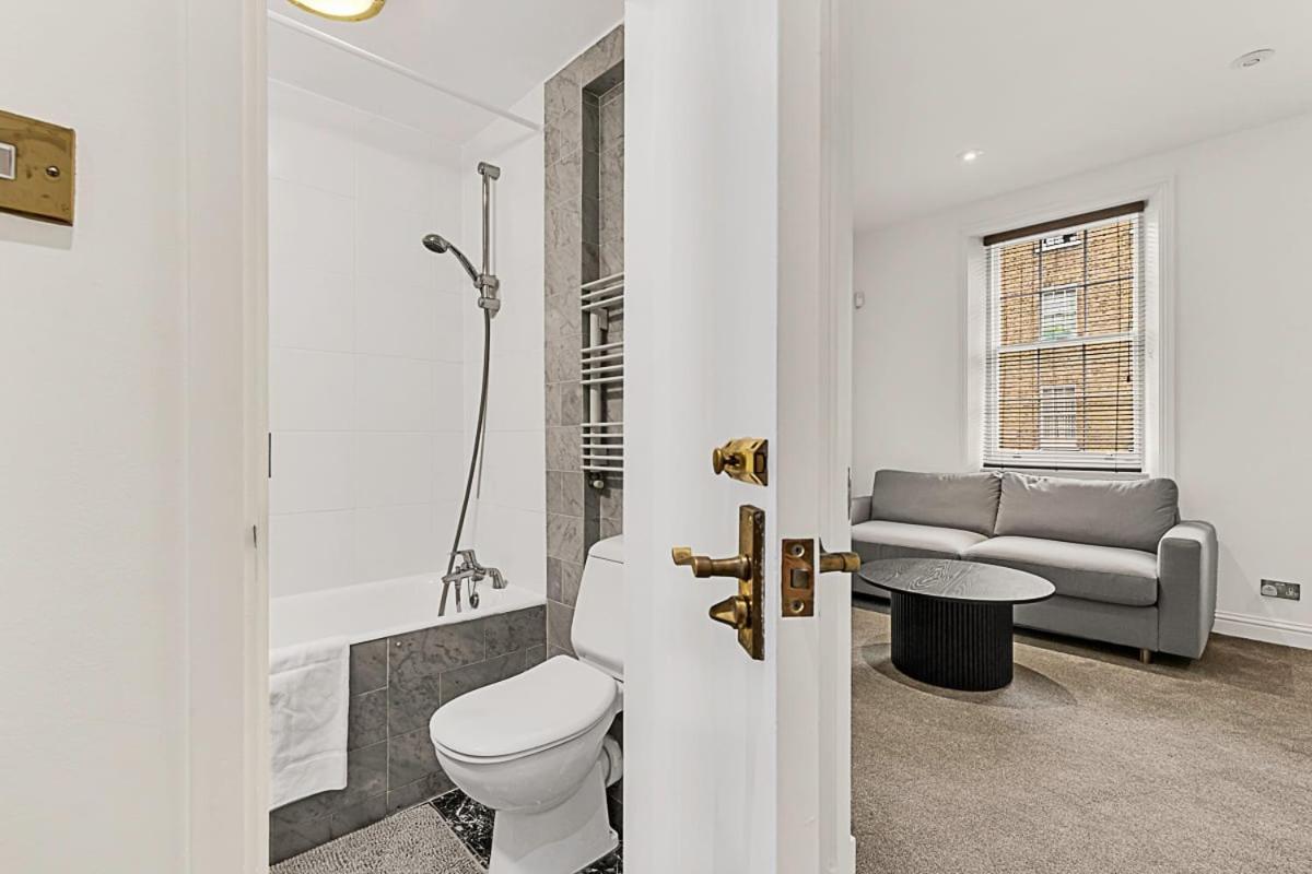 A One-bedroom Situated In * Londra